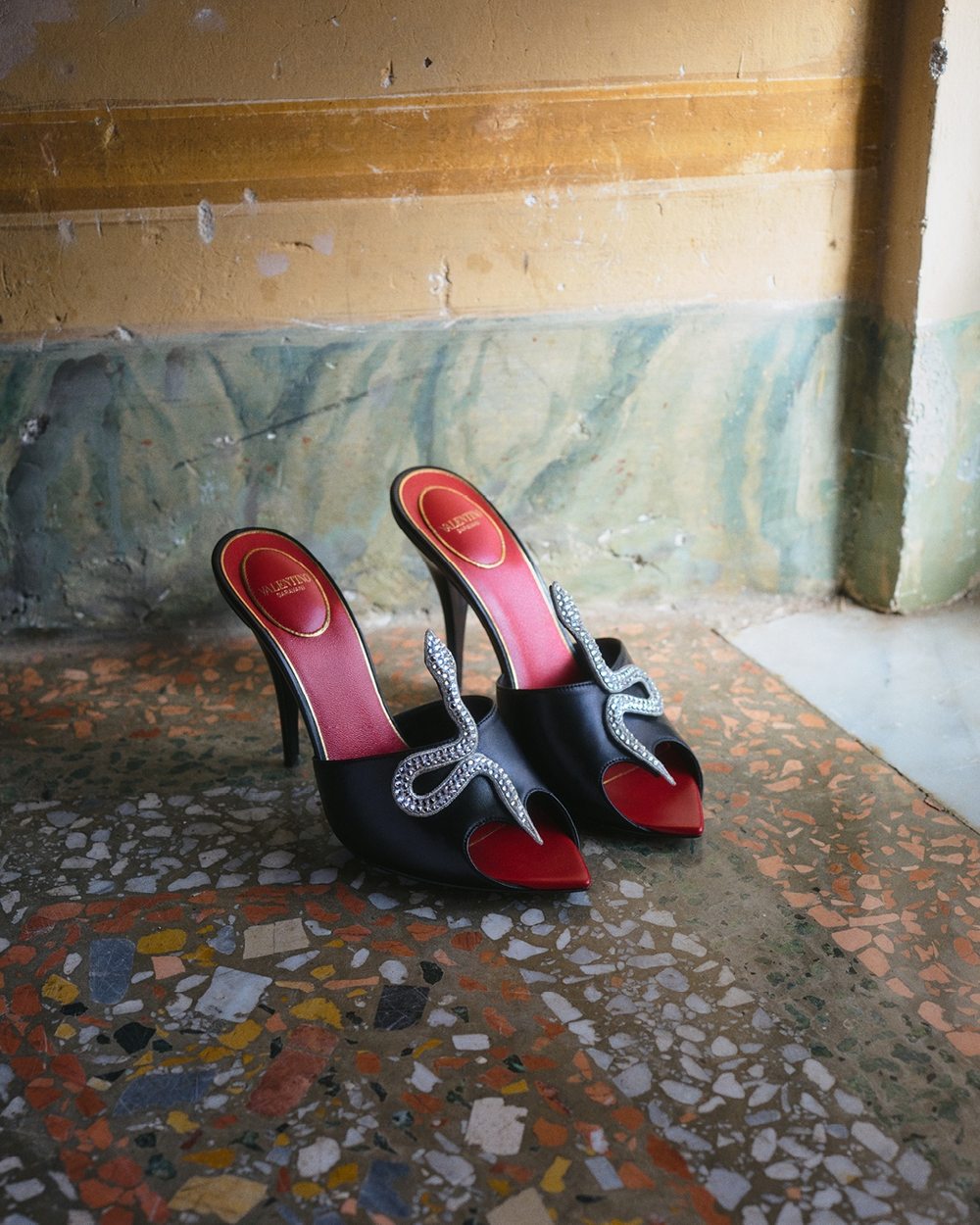 Valentino_Hero_Fireflies_SS26_W_11