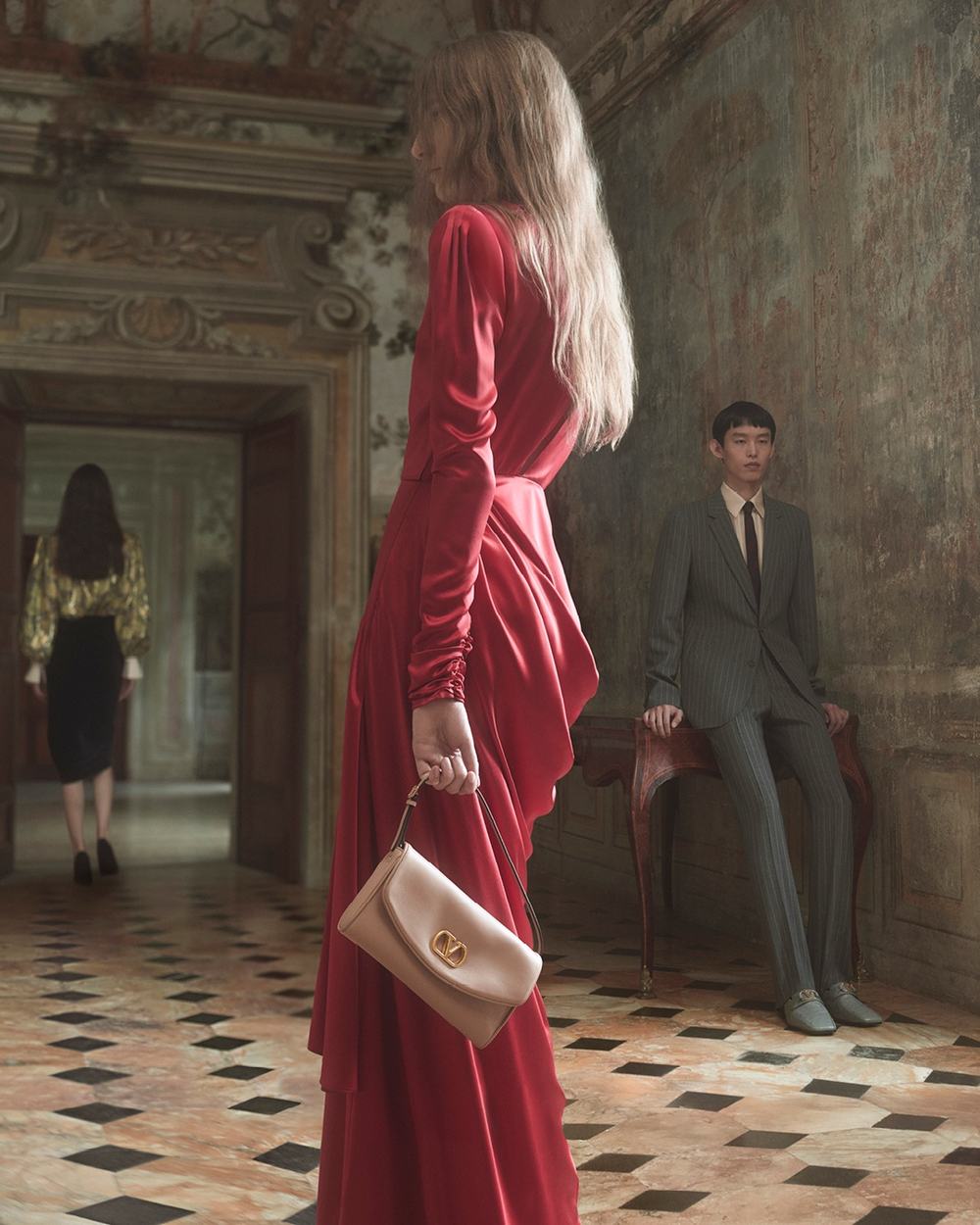 Valentino_ADV_Fireflies_SS26_W_01