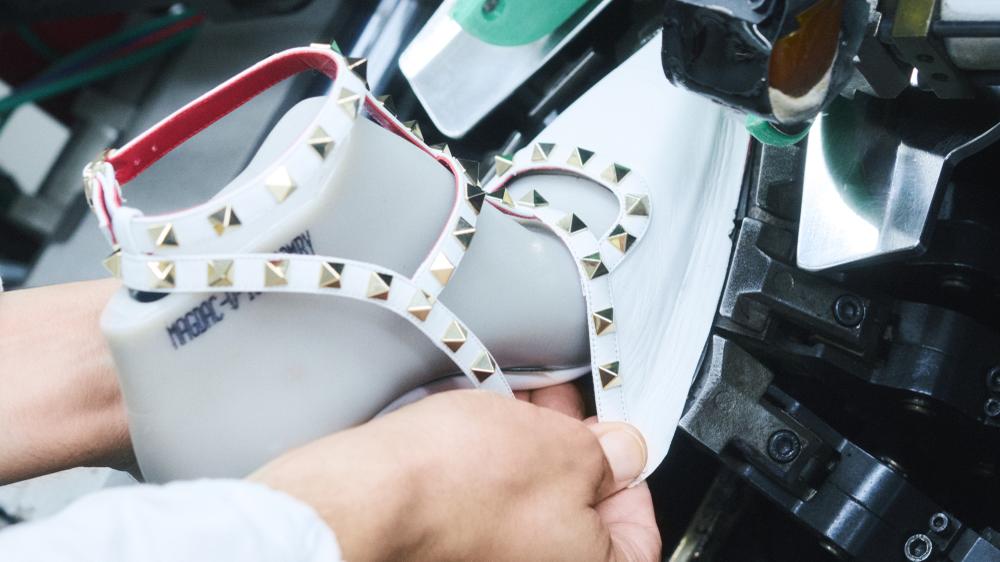 06_Valentino_MKO_Rockstud_Pumps