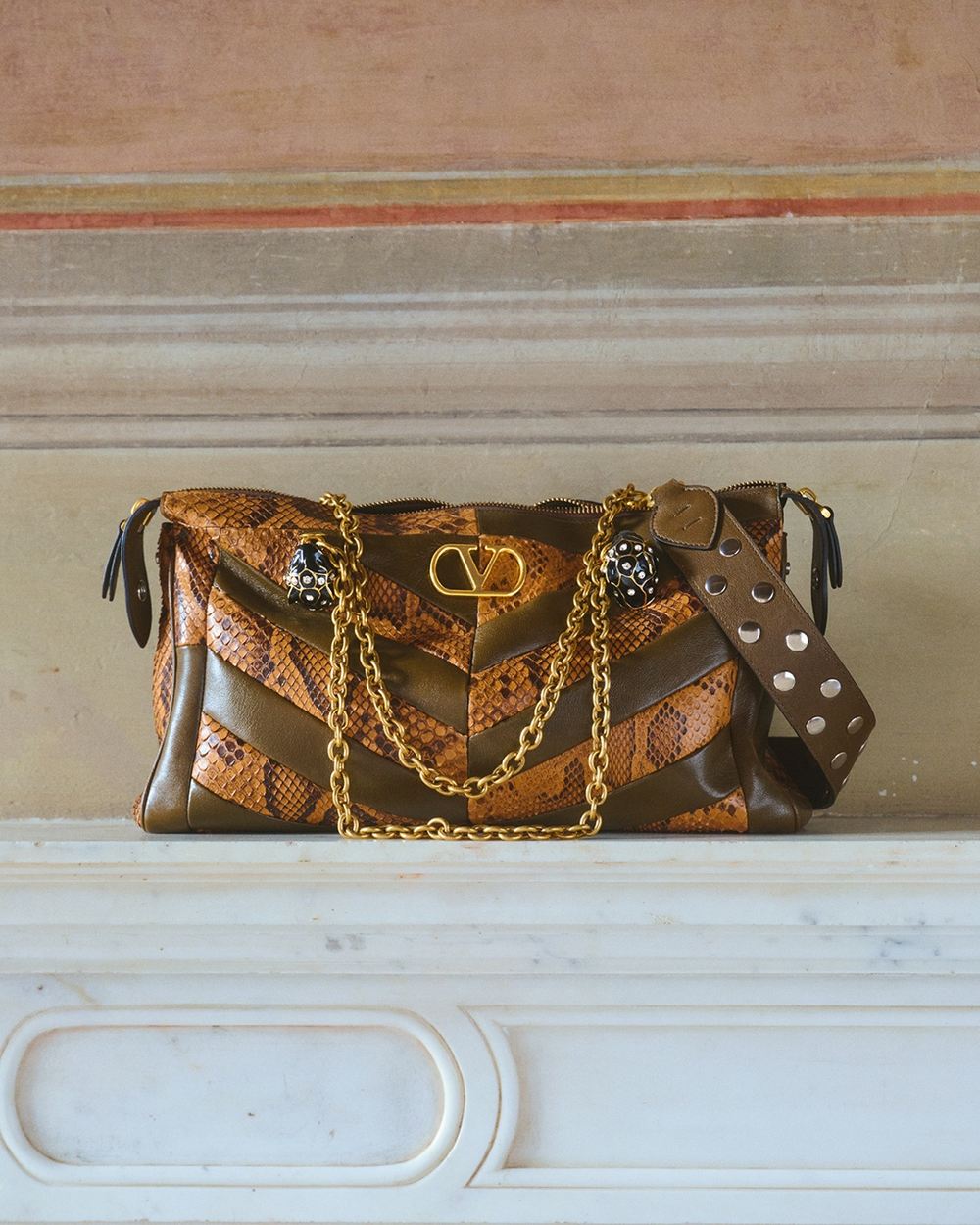 Valentino_MH_PantheaBag_Fireflies_SS26_W_02