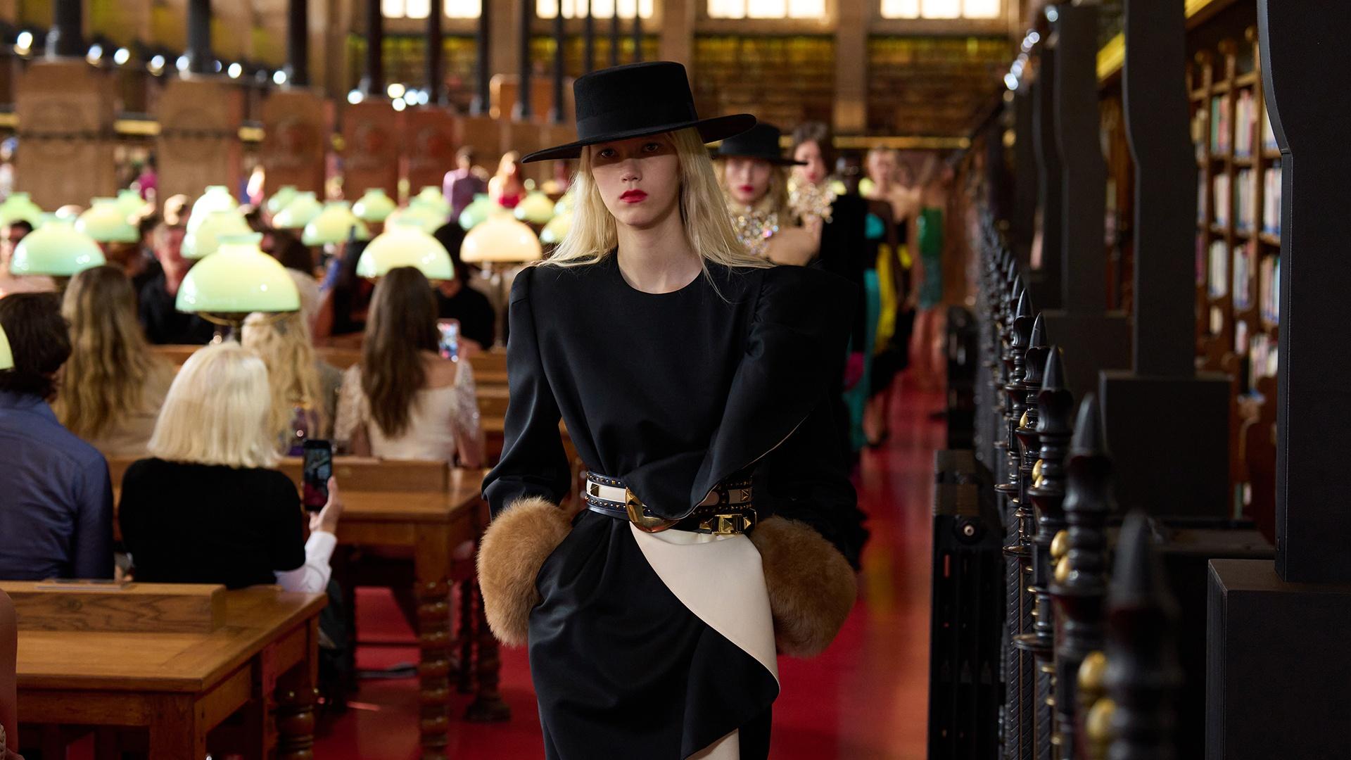 Valentino_V-Universe_PAP_SS27_Antibiblioteca_HeroModule