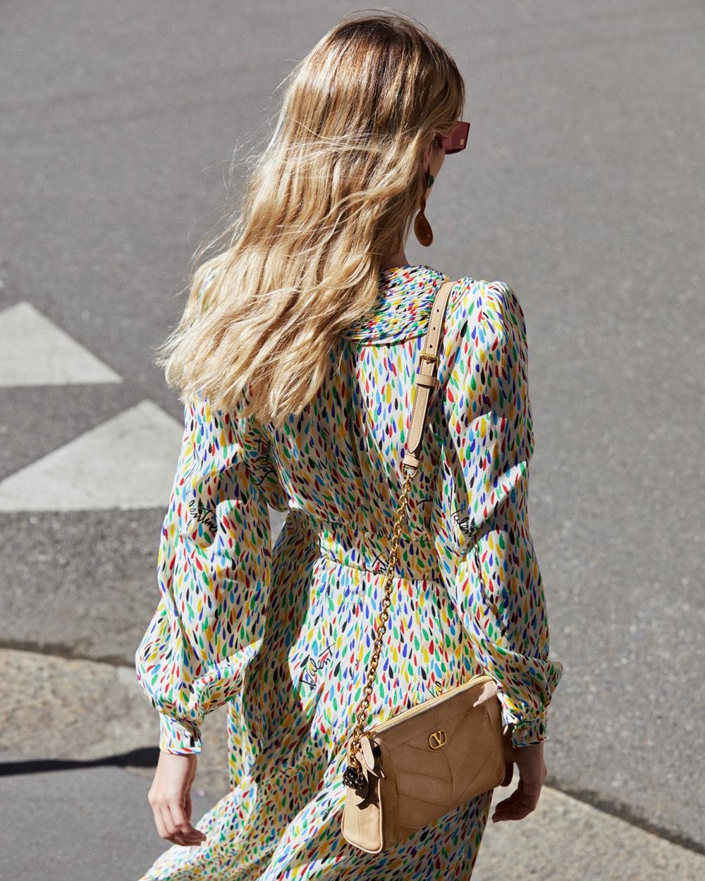 02_HarpersBazaar_Valentino-PantheaBag_2