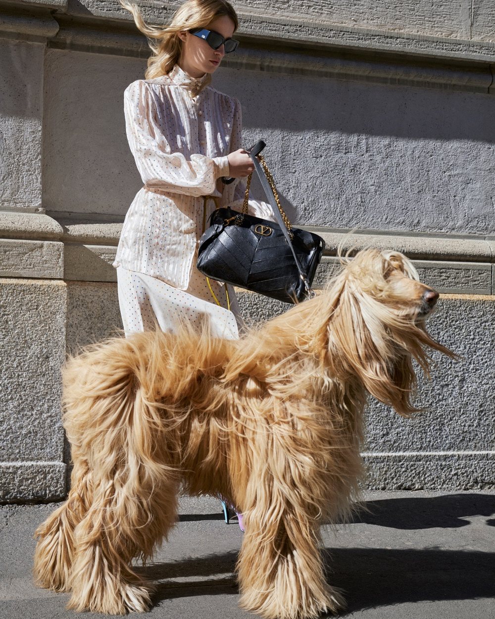 01_HarpersBazaar_Valentino-PantheaBag_2