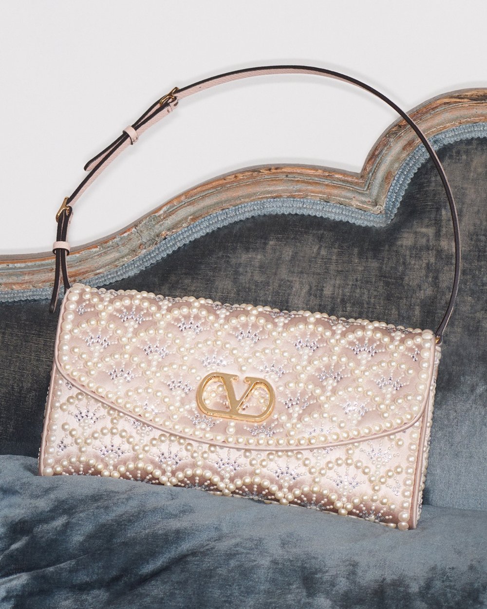 01_Valentino_PreFall2026_Devain_4x5