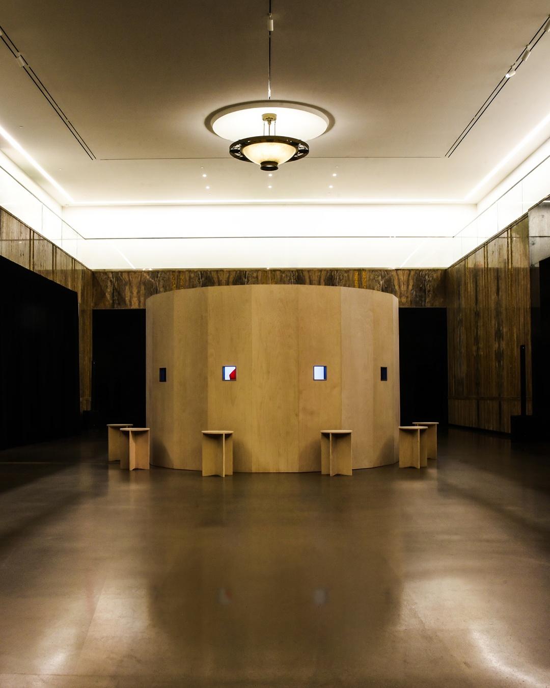 ValentinoDiary_News_SpeculaMundiHauteCoutureBook_Cover_