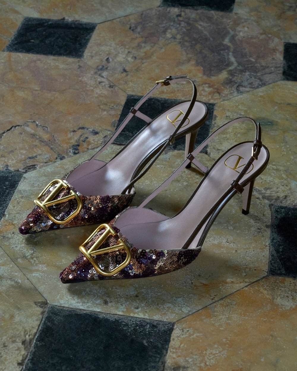 ValentinoGaravani_VLogo_Shoes_4x5