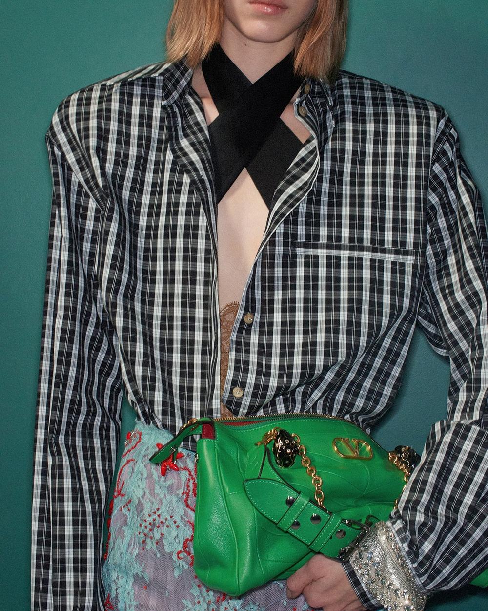 04_Valentino_PAP_SS27_Antibiblioteca_backstage