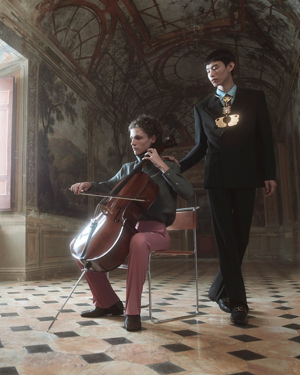 Valentino_ADV_Fireflies_SS26_M_03