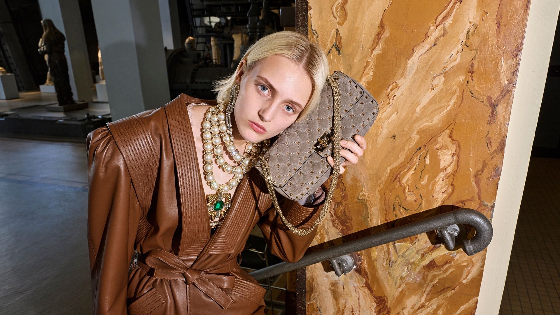 HP_Valentino_FW2627_SpikeBag_16x9