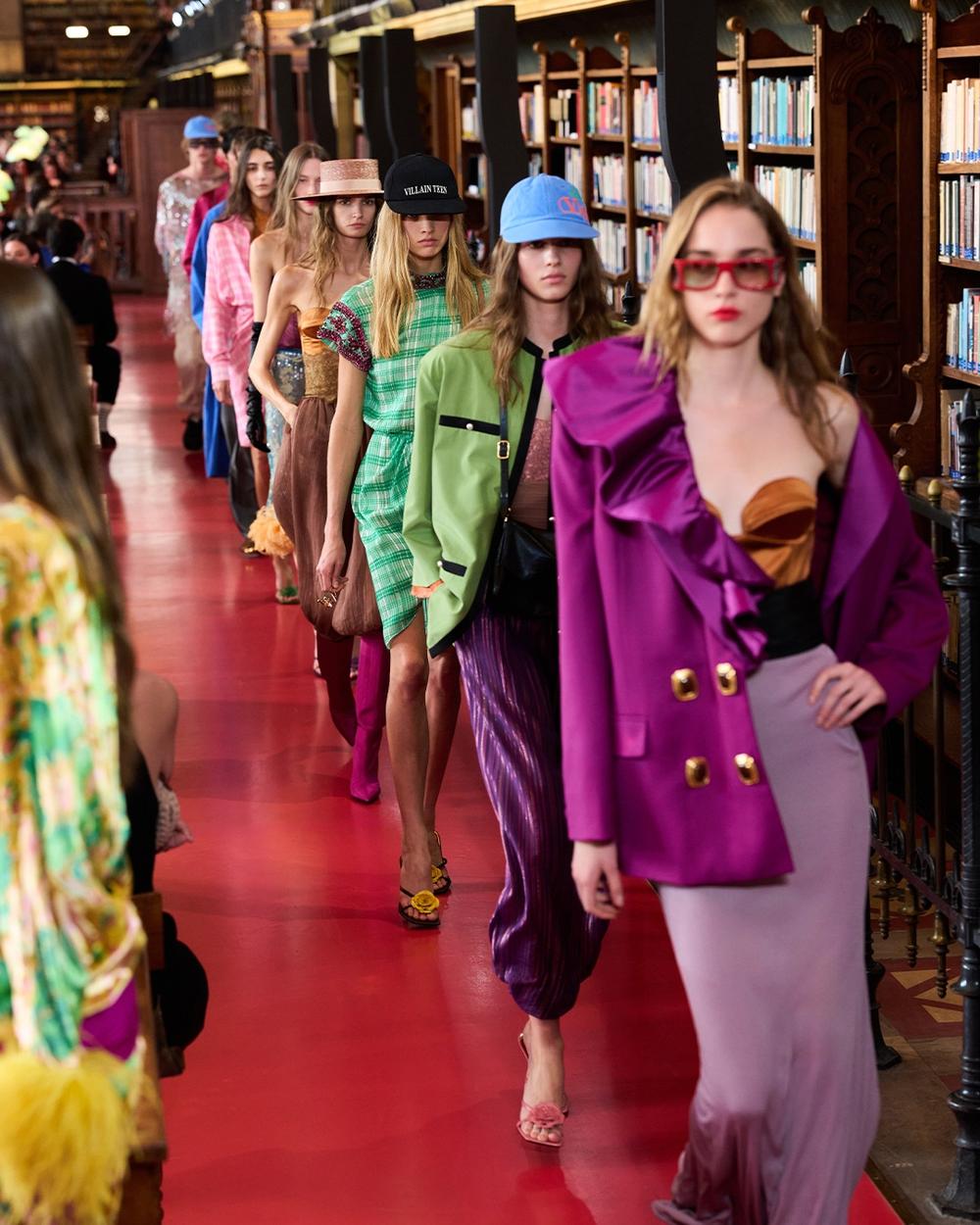 Cross_Valentino_PAP_SS27_Antibiblioteca_WatchTheShow