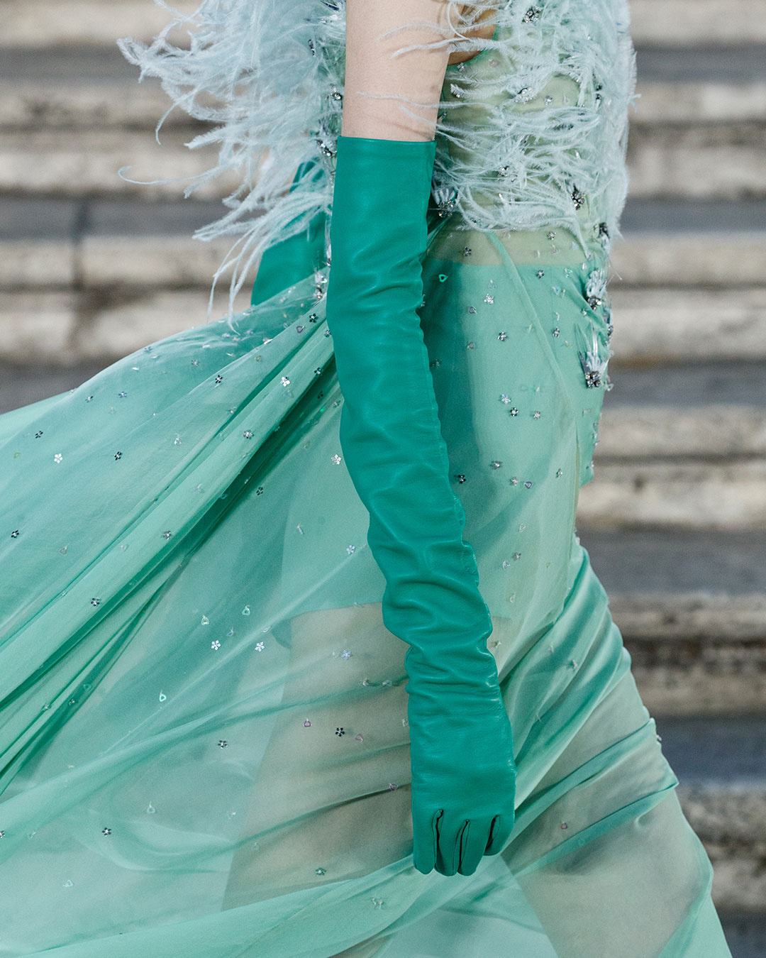 VALENTINO ファーストライン ドレス クリスマス VALENTINO ファーストライン ドレス クリスマス