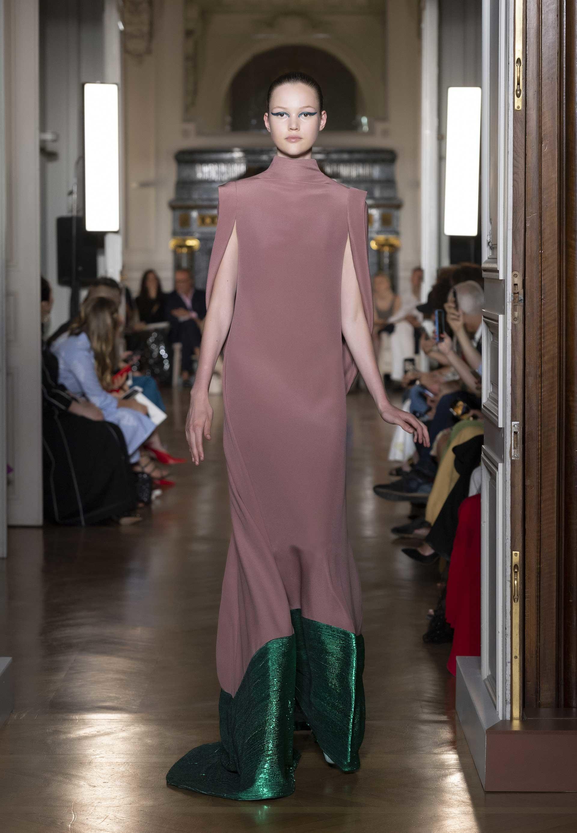 Valentino - Haute Couture Autumn/Winter 2018-19 - Look 12