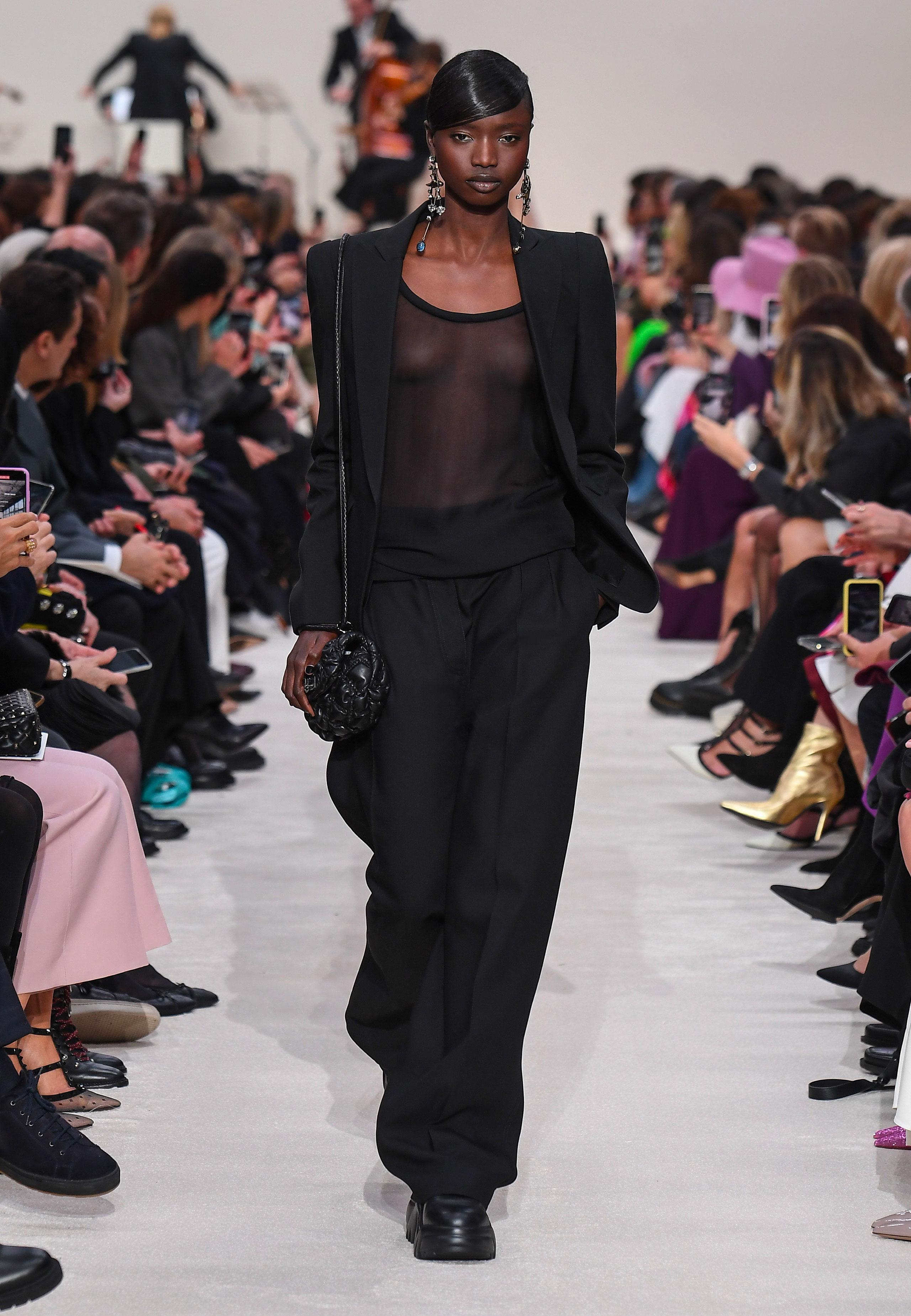 Valentino 2019-20秋冬レディースファッションショー | Valentino