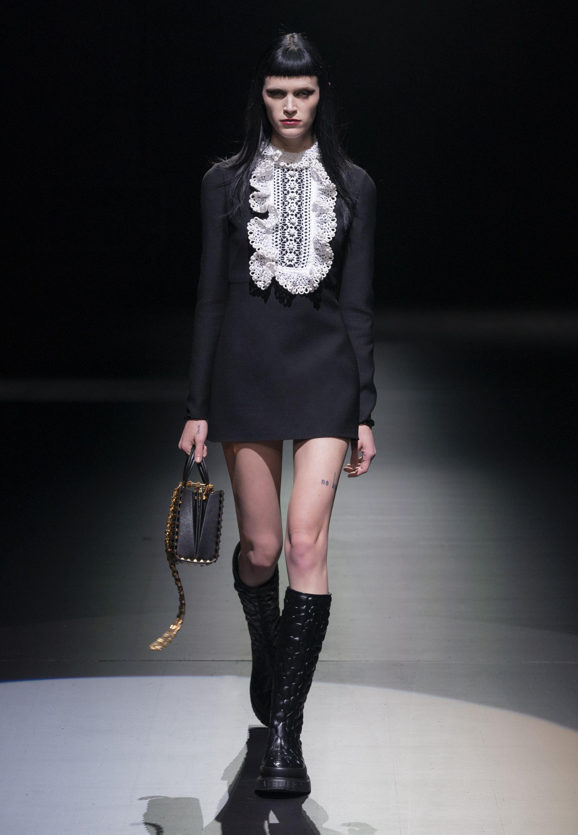 16、ＶＡＬＥＮＴＩＮＯ/ＶＡＬＥＮＴＩＮＯ　ドット柄ポンチョ2021年春夏 16、VALENTINO/VALENTINO ドット柄ポンチョ