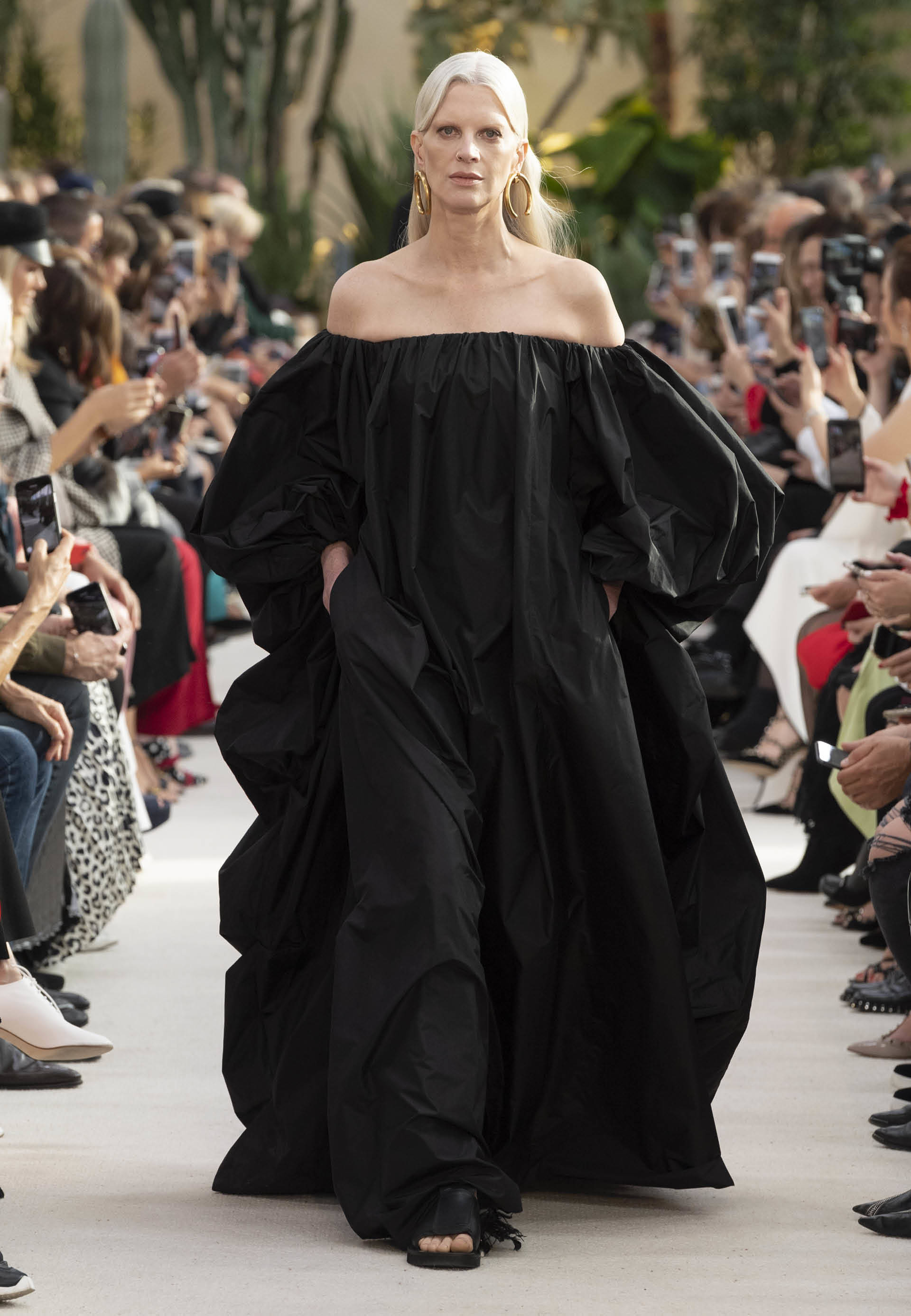 Valentino - Spring/Summer 2018 Women's Collection - Look 1
