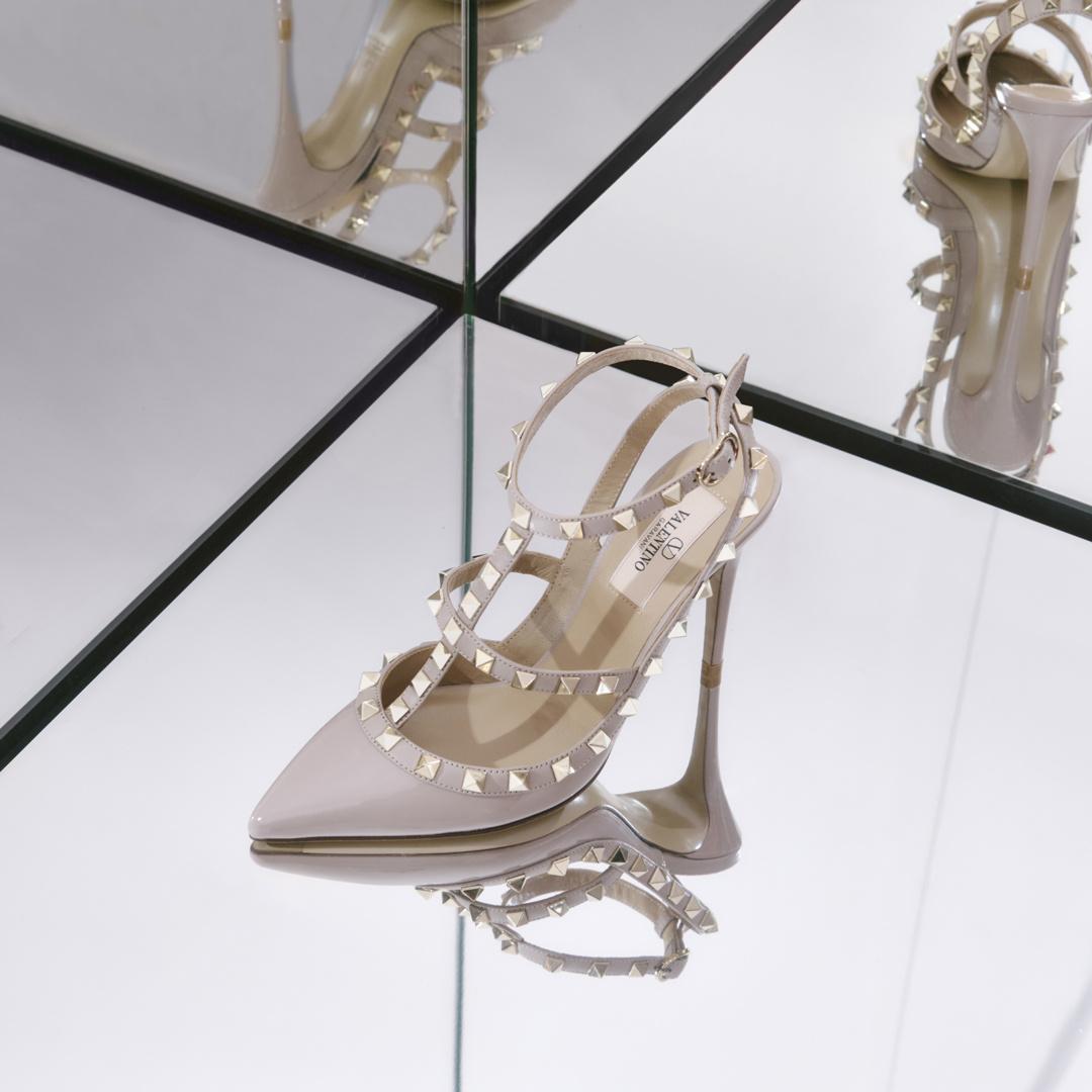 VALENTINO GARAVANI ROCKSTUD PUMPS NEW