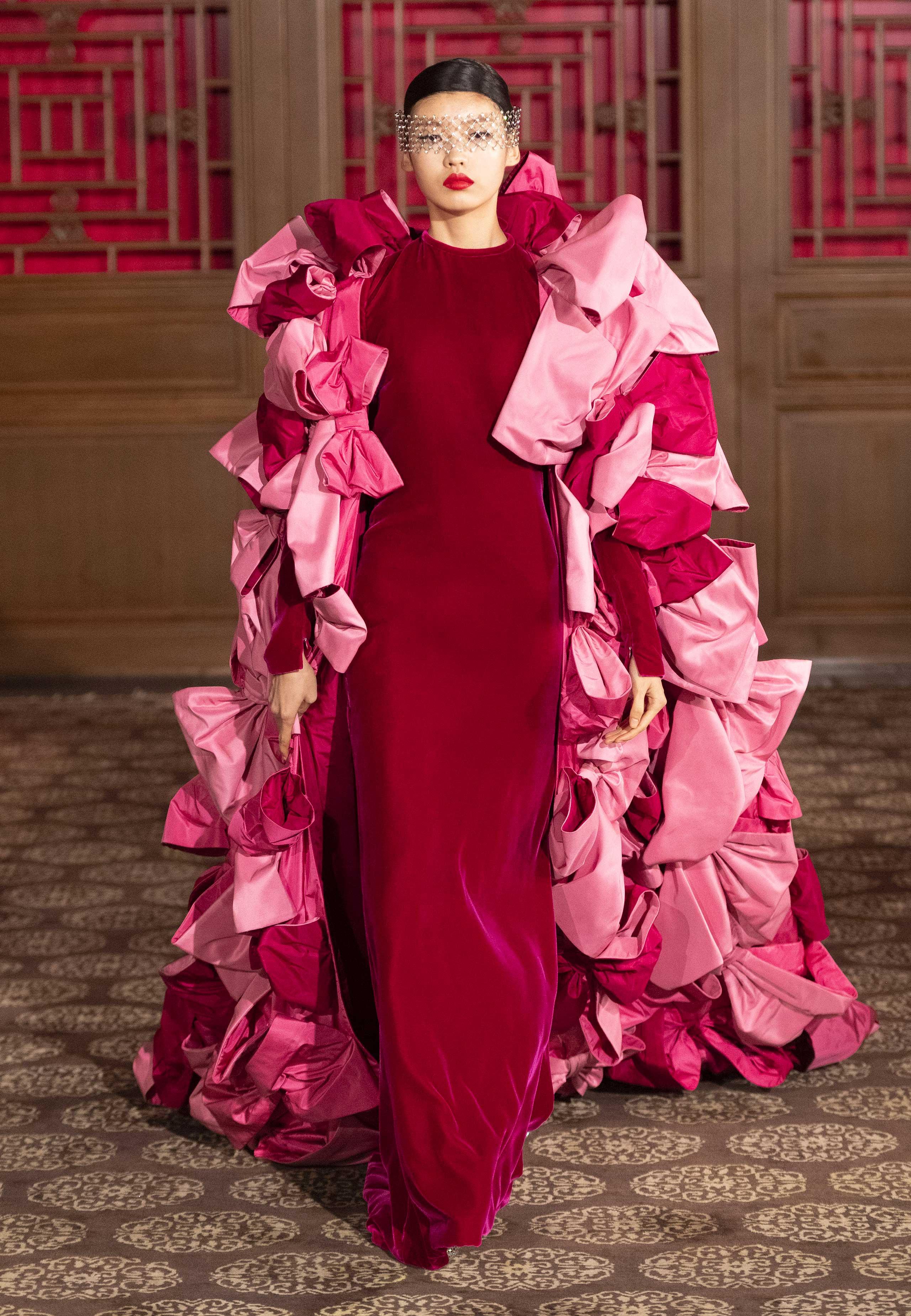 海外希少【VALENTINO】キャディクチュール ガウン チェーン VALENTINO 2024年春夏オートクチュールコレクション | パリ