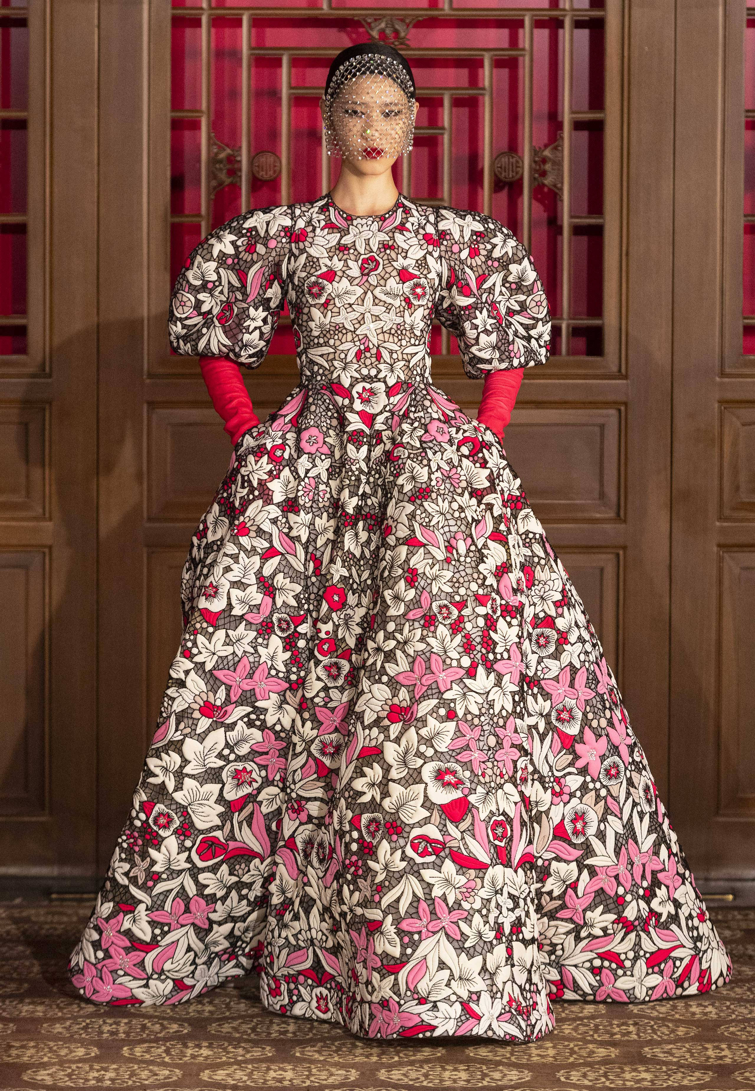 Valentino - Haute Couture Beijing - Look 6