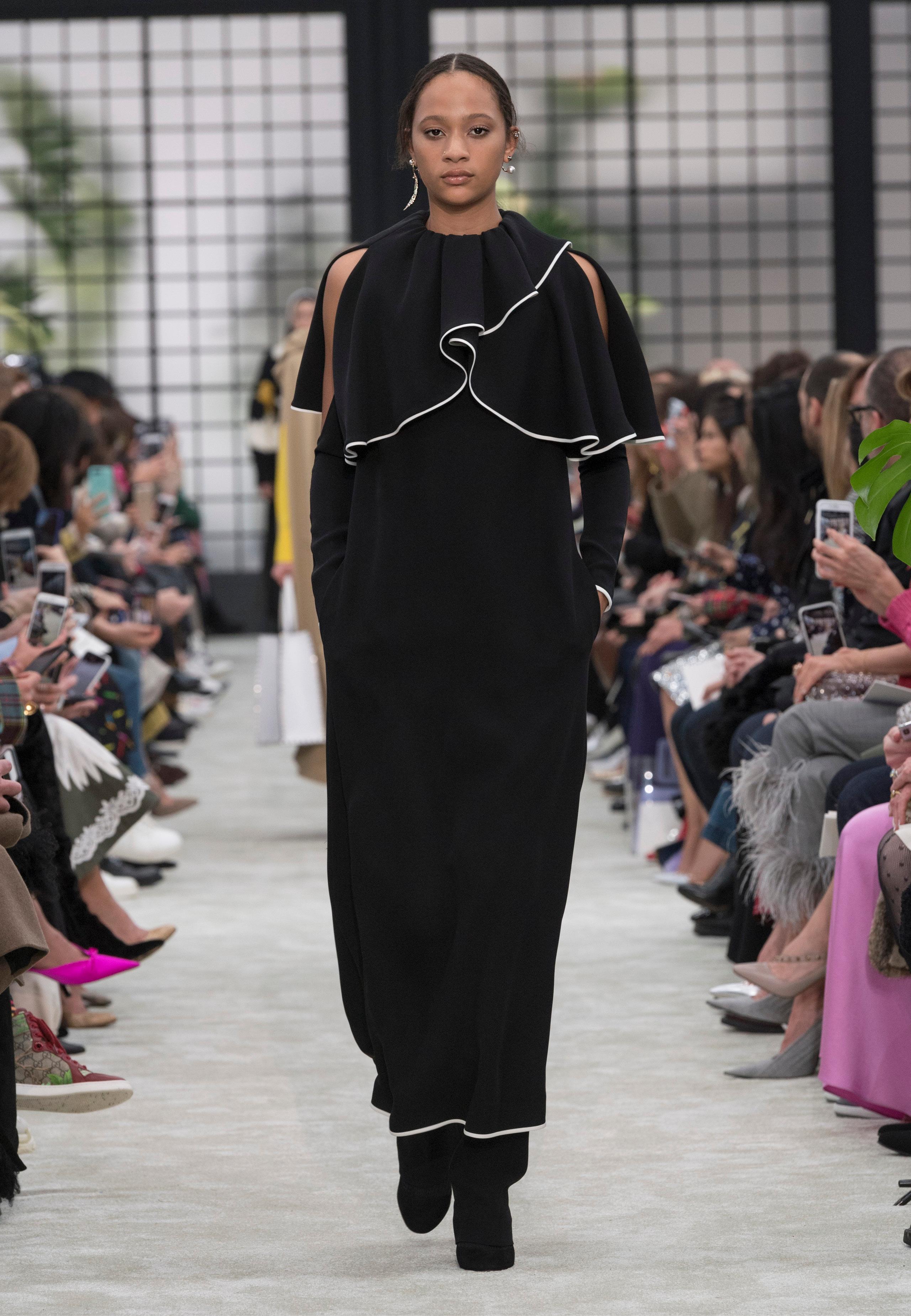 Valentino Fashion Show FW18-19 Women | Valentino