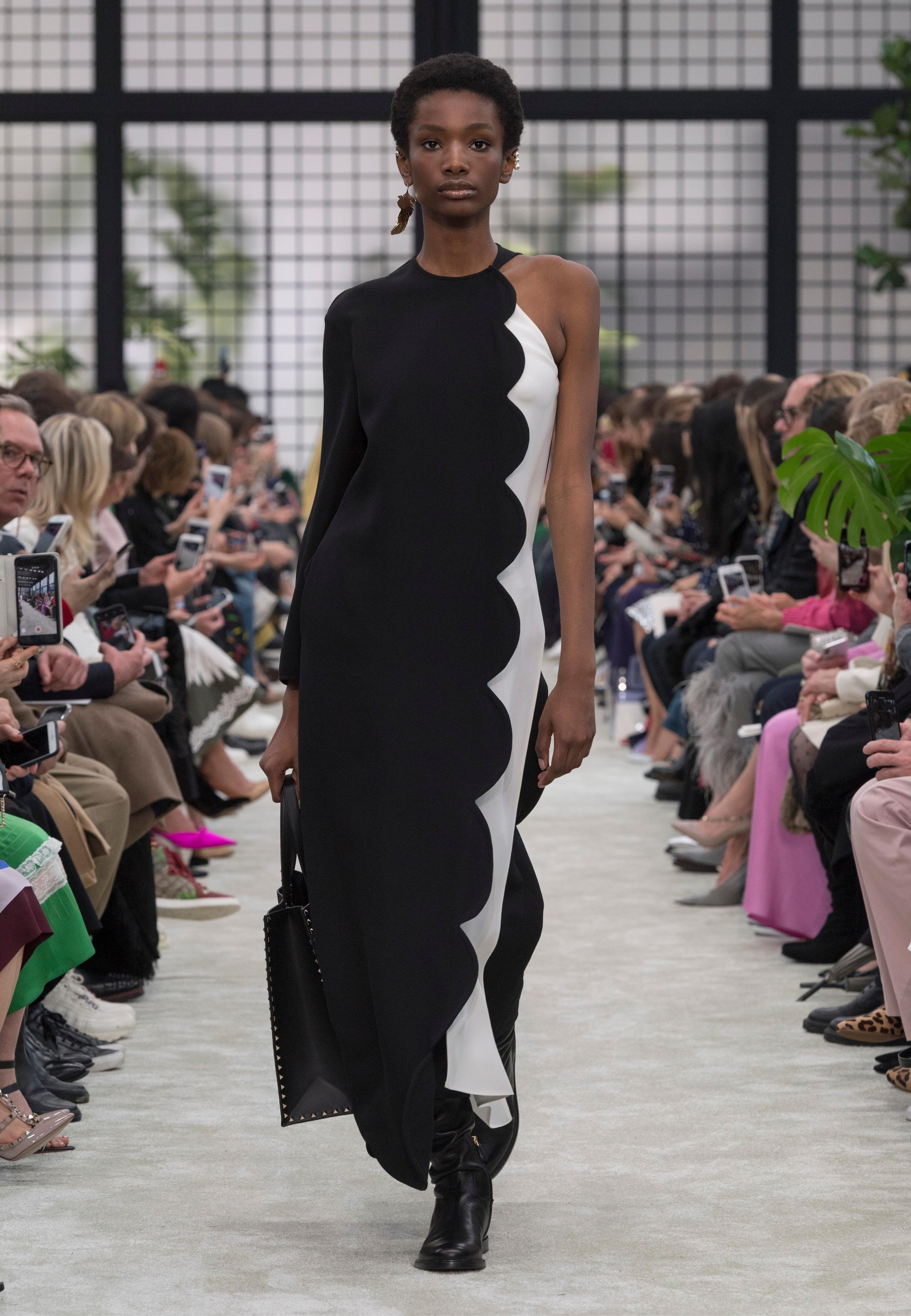 VALENTINO GARAVANI ヴァレンティノ ドレス　サイズ38 VALENTINO（ヴァレンティノ） ケープドレス（グレー/サイズ38