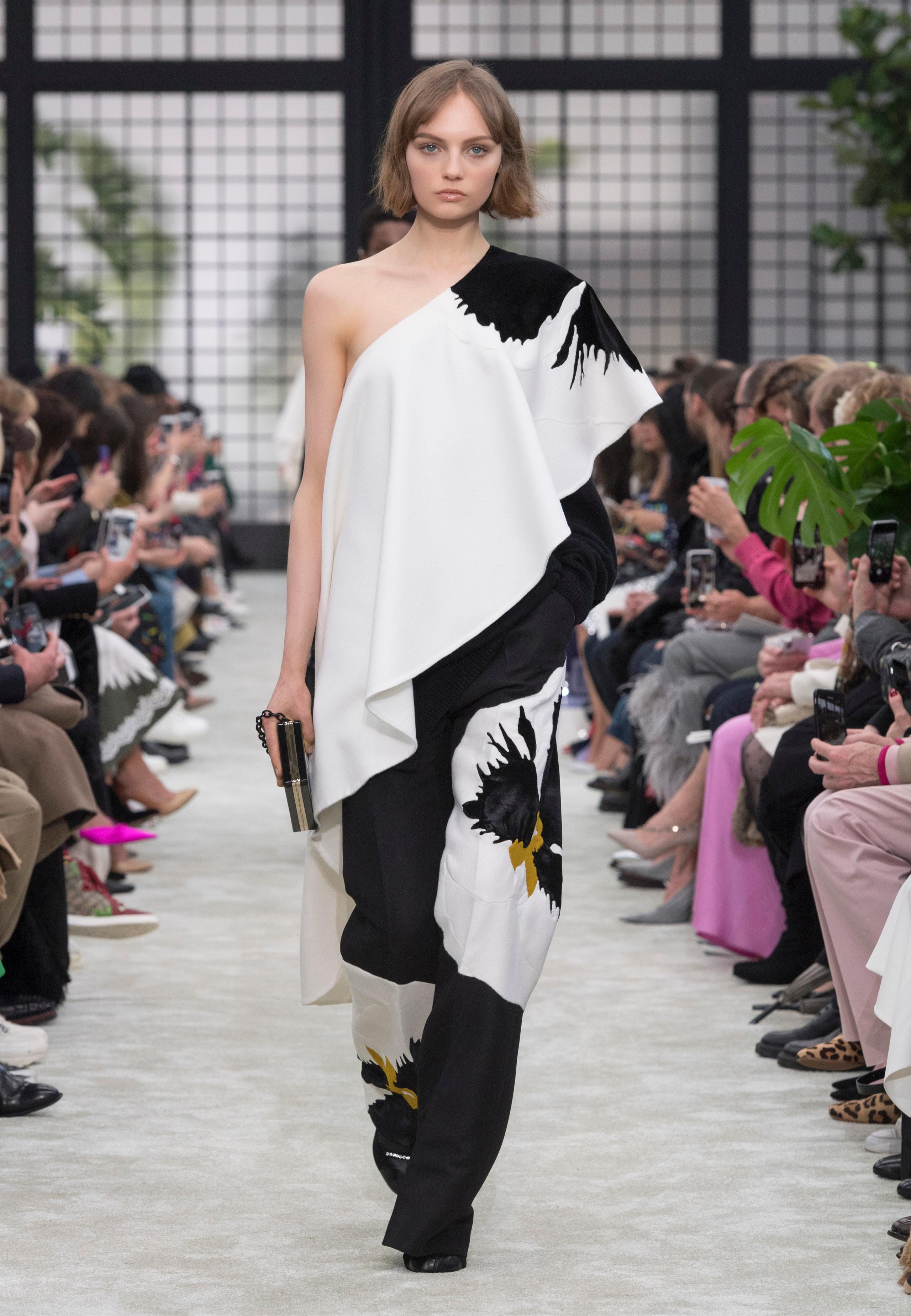 Valentino Fashion Show FW18-19 Women | Valentino