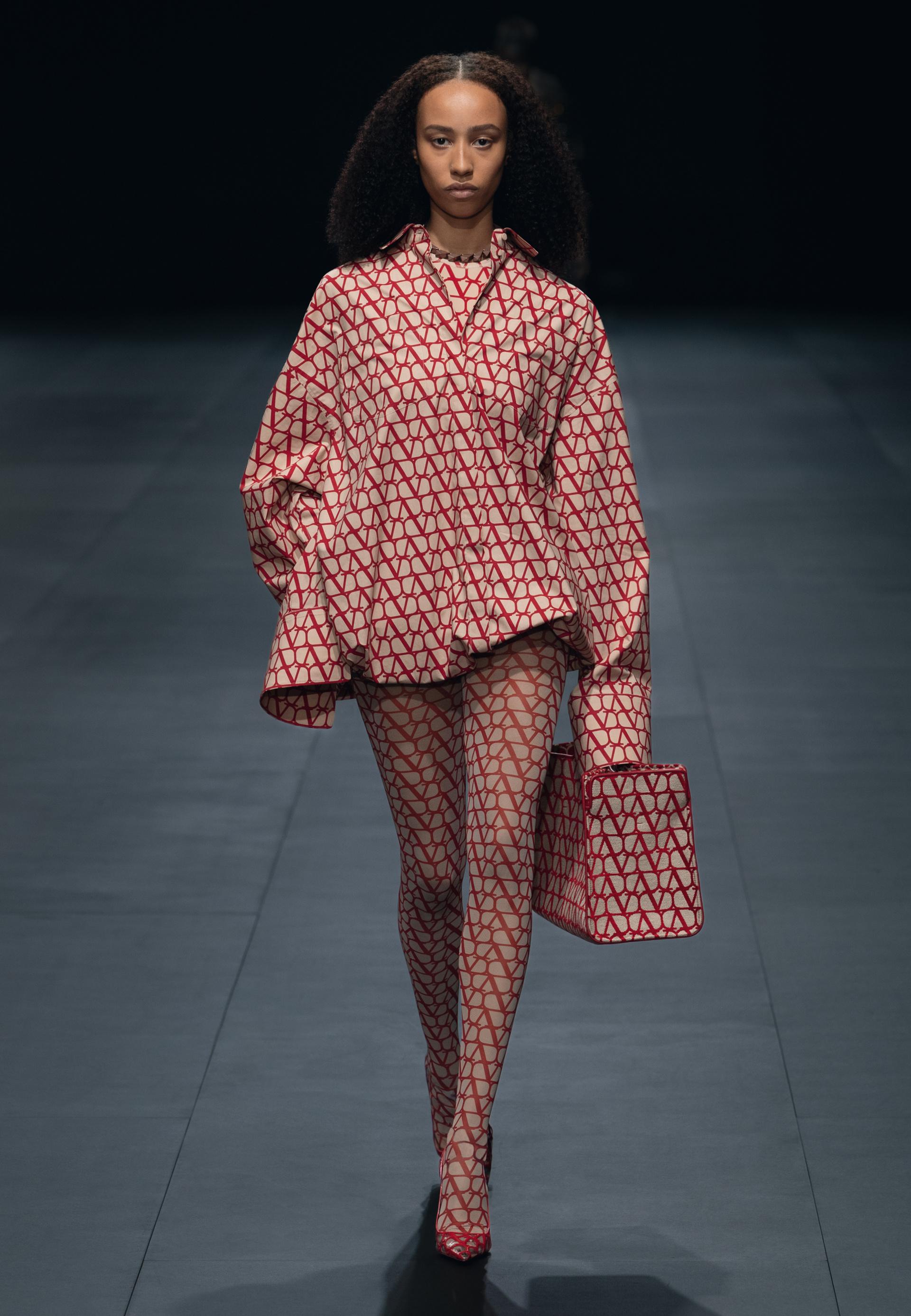 VALENTINO オールドパルファン　年末年始購入 Valentino Garavani オールタイム デニム ショルダーバッグ