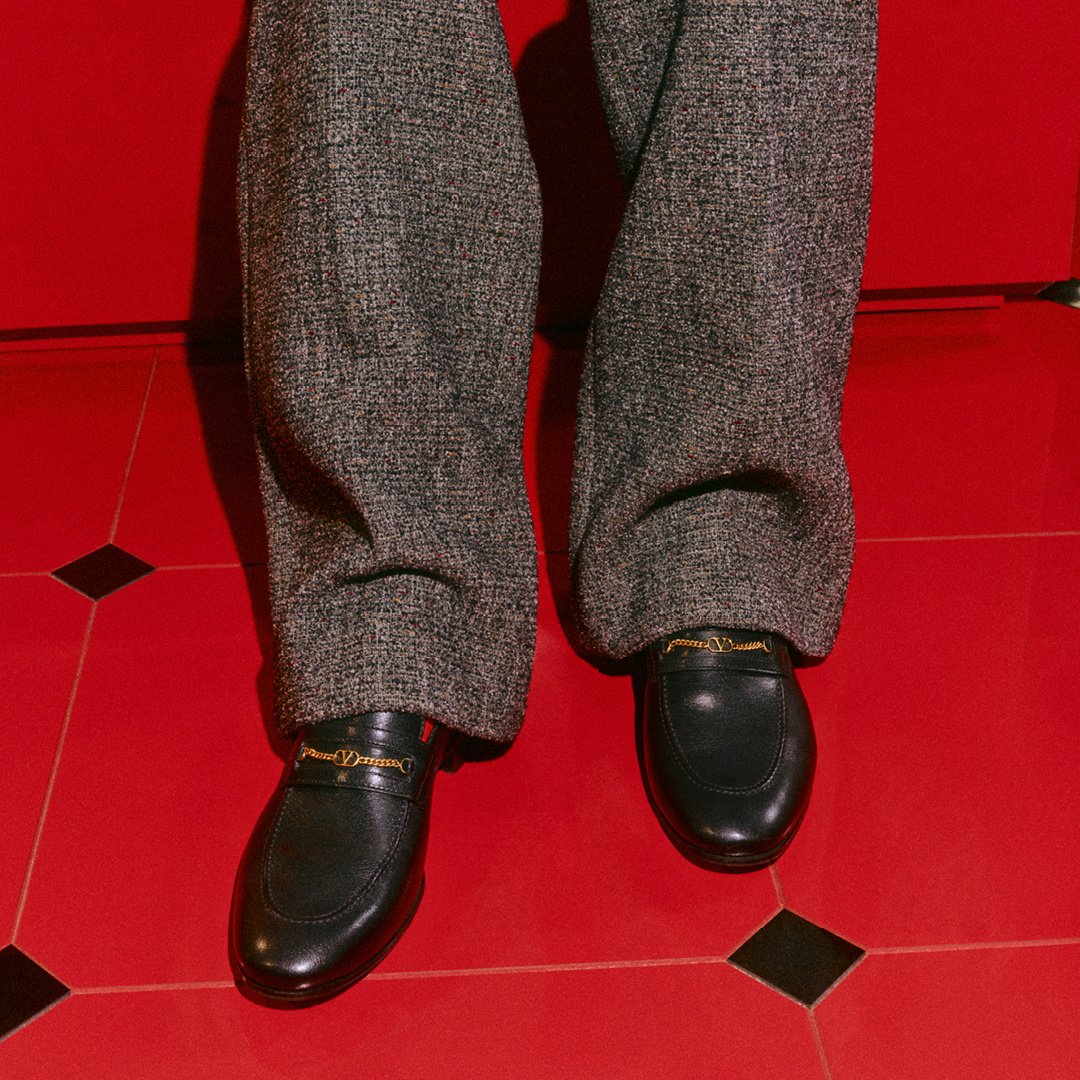PLP_FW2526_M_Shoes_VlogoSignature_1x1