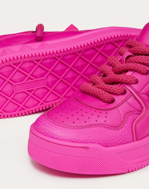 Mens pink best sale valentino trainers