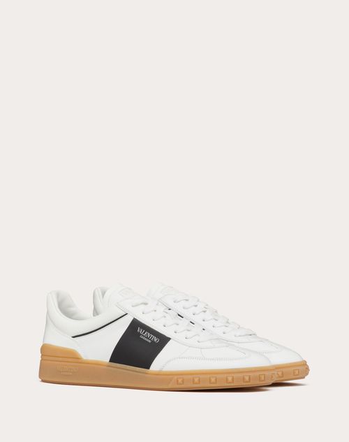 Valentino Garavani - Upvillage Low-top-sneaker Aus Nappa-kalbsleder - Weiss/ Schwarz - Mann - Sneaker