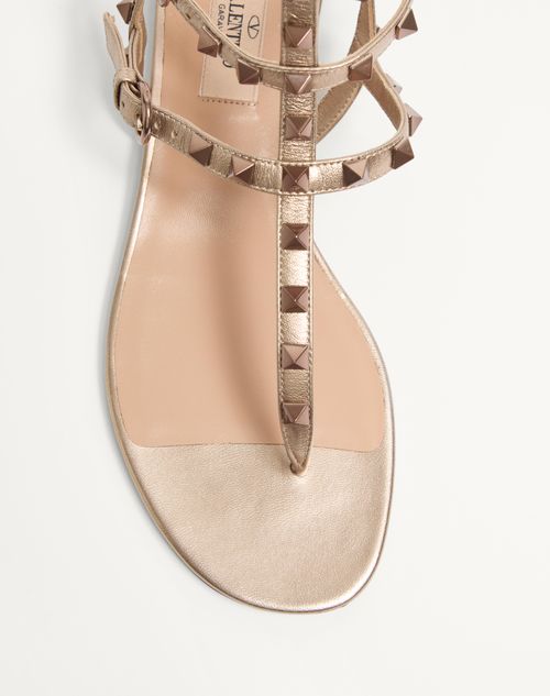 Valentino Garavani - Rockstud Metallic Flat Flip-flop Sandal - Skin - Woman - Sandals