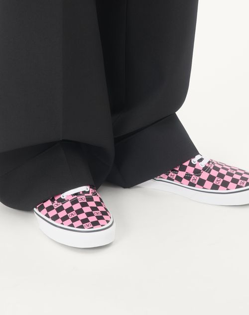 Valentino Garavani - Valentino Garavani And Vans Low-top Trainer In Fabric With Vlogo Checkerboard Print - Pink Orchid/black - Man - Shelf - M Shoes - Vans