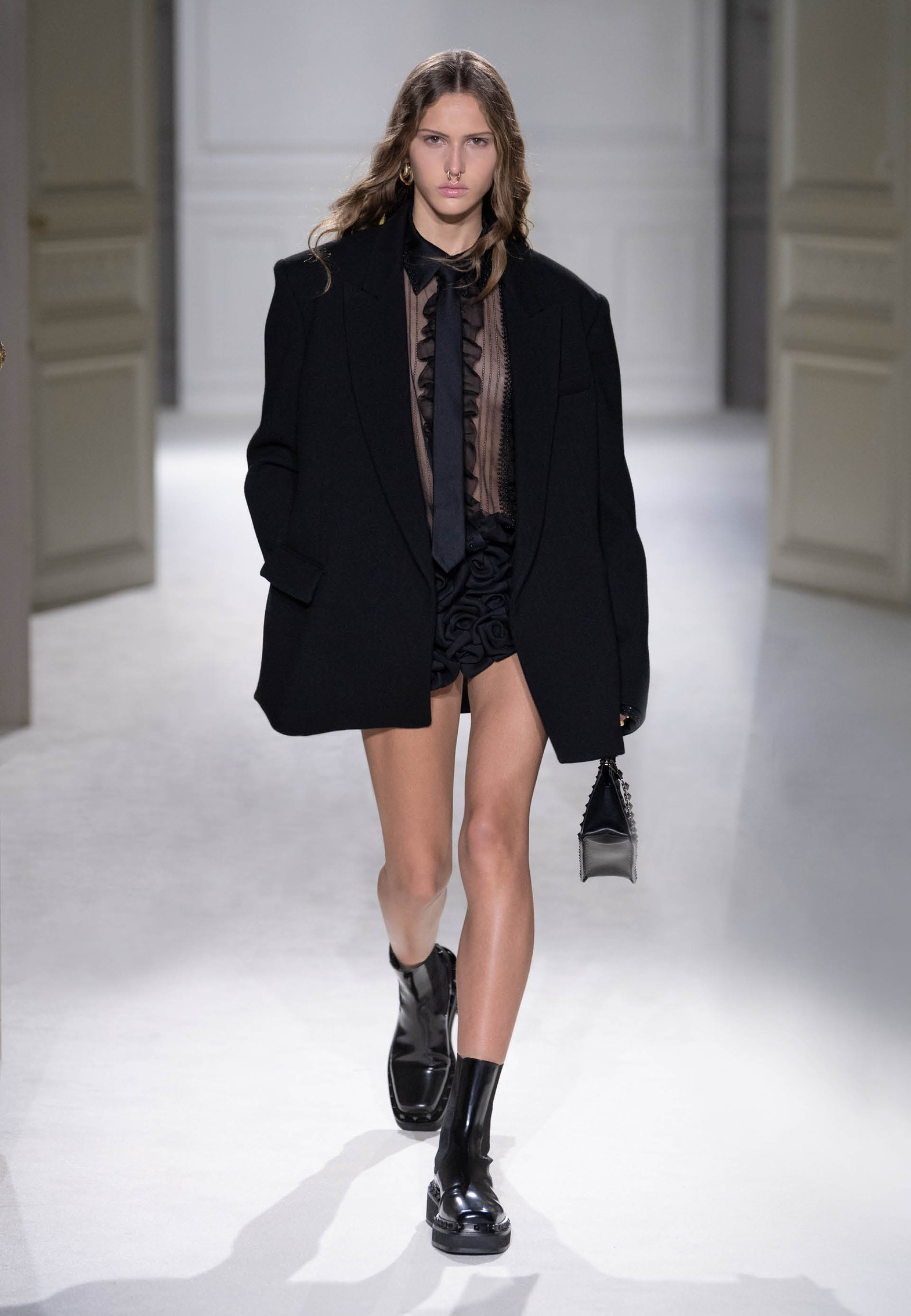 Valentino Black Tie Fall/ Winter 2023-24 Collection fashion show ...