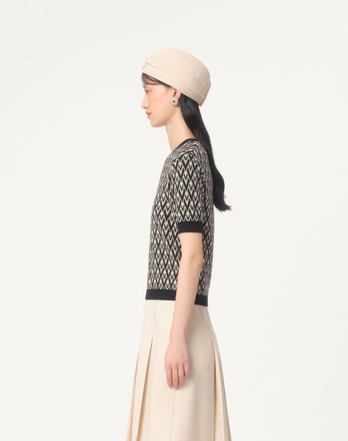  - Cream/black