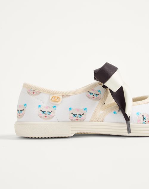 - White/multicolor