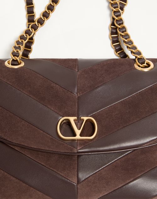 Valentino Garavani - Borsa Media Con Catena Valentino Garavani Djuna In Suede E Nappa Motivo Chevron - Ebano - Donna - Borse A Spalla