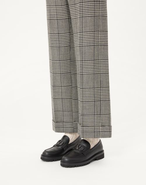 Valentino Garavani - Vlogo Signature Calfskin Loafer - Black - Man - Shoes