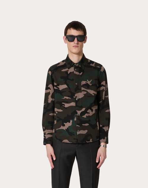 COTTON GABARDINE SHIRT JACKET WITH CAMOUFLAGE PRINT AND METALLIC V DETAIL