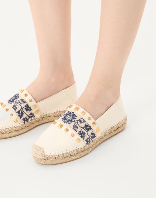 Valentino Garavani - Espadrille In Nappa With Grape Embroidery 20mm - Ivory/natural/blue - Woman - Espadrilles And Wedges