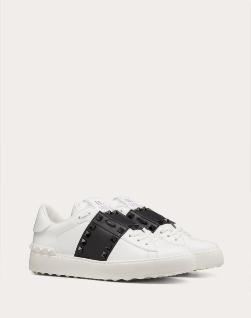 Valentino Garavani - Rockstud Untitled Sneaker In Calfskin Leather With Tonal Studs - White/ Black - Woman - Sneakers