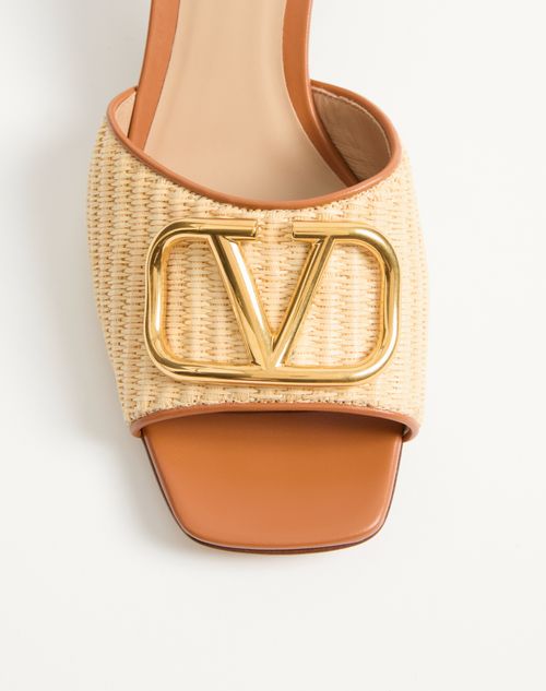 Valentino Garavani - Sandalia Sin Talón Valentino Garavani De Rafia Sintética Con El Vlogo Signature Y Detalles De Cuero De Becerro - Beis - Mujer - Sandalias