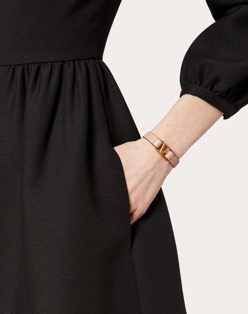 Valentino Garavani Vロゴ シグネチャー カーフスキン ブレスレット 女性 ライトアイボリー ONESIZE
