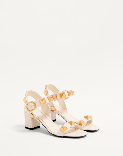 Valentino Garavani - Sandales Roman Stud En Cuir De Veau. Talon : 60 mm - Light Ivory - Femme - Roman Stud Sandals - Shoes