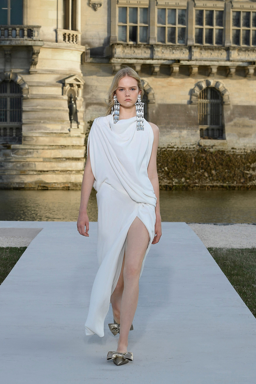 Haute Couture Fall/Winter 2023-24 Valentino Un Château Fashion Show