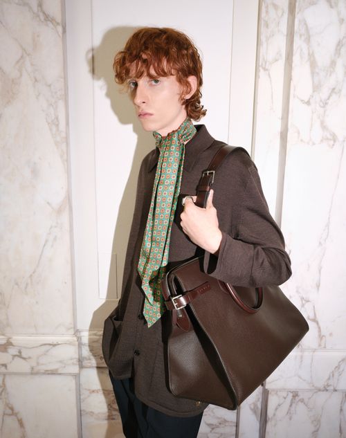 Valentino Garavani - Valentino Garavani Antibes Duffle Bag In Grained Leather - Dark Brown - Man - Shoulder Bags