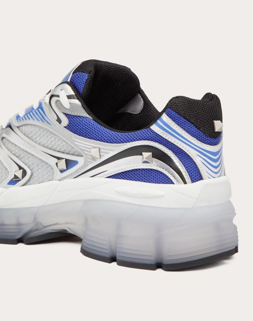 low top training shoes