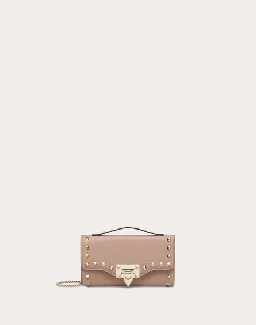 ROCKSTUD GRAINY CALFSKIN WALLET WITH CHAIN STRAP