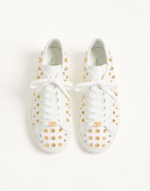 Valentino Garavani - Royco Trainer In Nappa Calfskin With Stud Detail - White/gold/silver - Man - Trainers