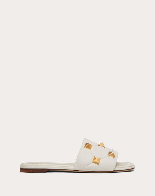Roman Stud Flat Slide Sandal In Quilted Nappa for Woman in Light Ivory |  Valentino GB