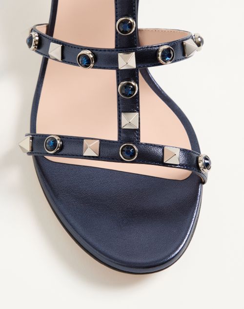 Valentino Garavani - Sandalo Slide Rockstud In Nappa Laminata Con Cabochon 60mm - Navy - Donna - Sandali