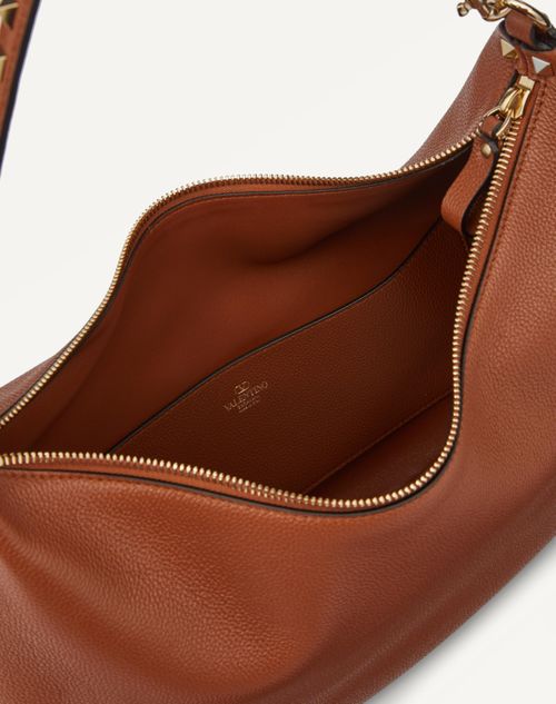 Rockstud Hobo Bag In Grainy Calfskin for Woman in Saddle